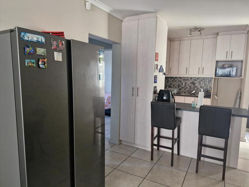 2 Bedroom Property for Sale in Loevenstein Western Cape